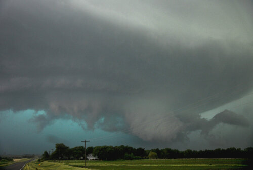 wall cloud south of Wymore Neb resized.jpg