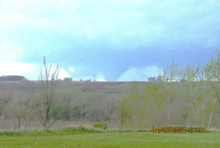 Tornado1 4-26.JPG