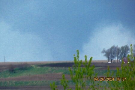 tornado3 4-26.JPG