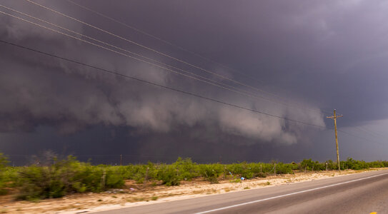 Big_wall_cloud_south_of_Midland.jpg