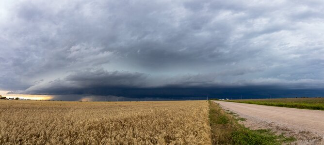 Panoramic_Shot_of_Outflow_Dominant_Storm_near_Blackwell.jpg