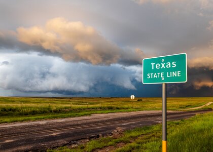 Tornado_along_the_Texas_Oklahoma_Border.jpg Tornado_along_the_Texas_Oklahoma_Border.jpg
