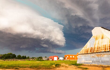 Paducah_Storm_over_Old_Barn.jpg