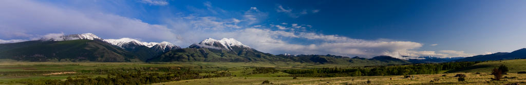 Paradise_Valley_Montana_Pan_by_LakeFX.jpg