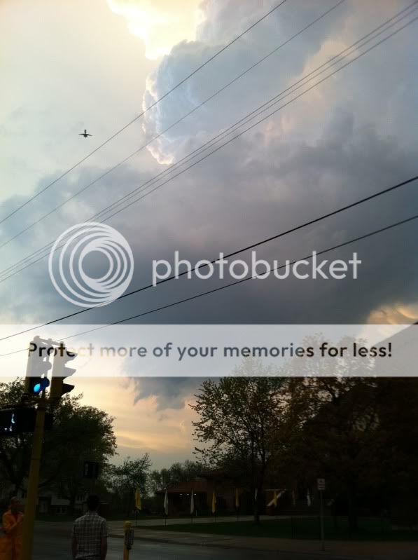 MAY102011wallcloud.jpg