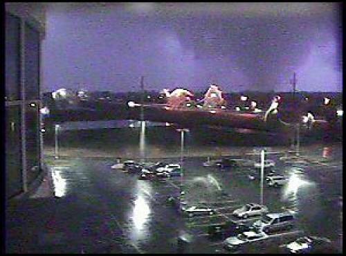 Evansville,_IN_Tornado.jpg