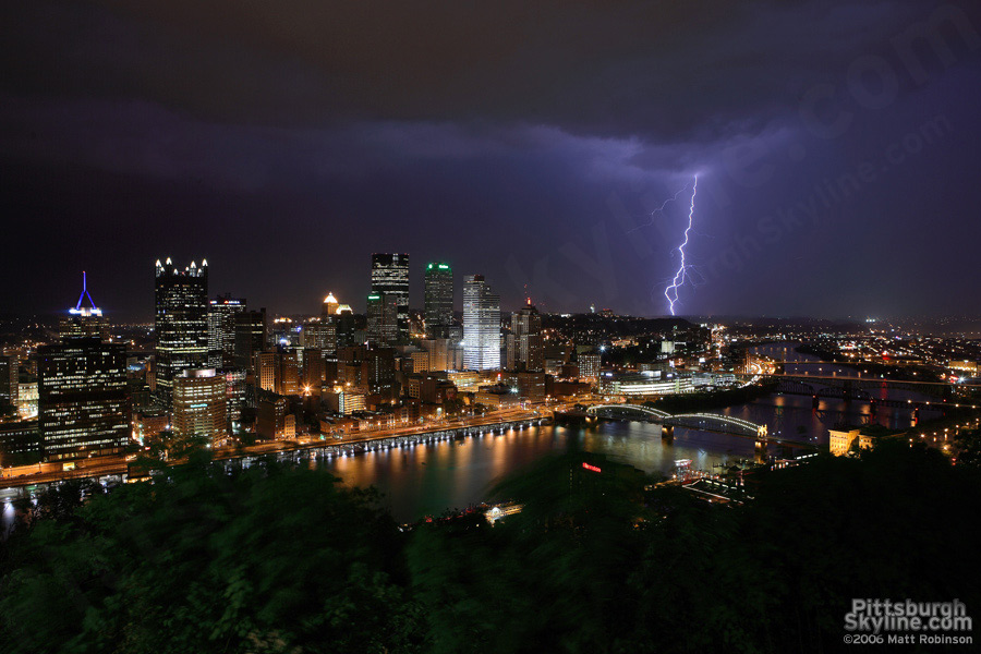 lightning_06.19.06_pittsburghskyline_com_09.jpg