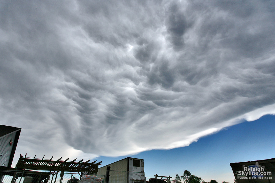 05.14.06.anvil_mammatus_raleigh2.jpg