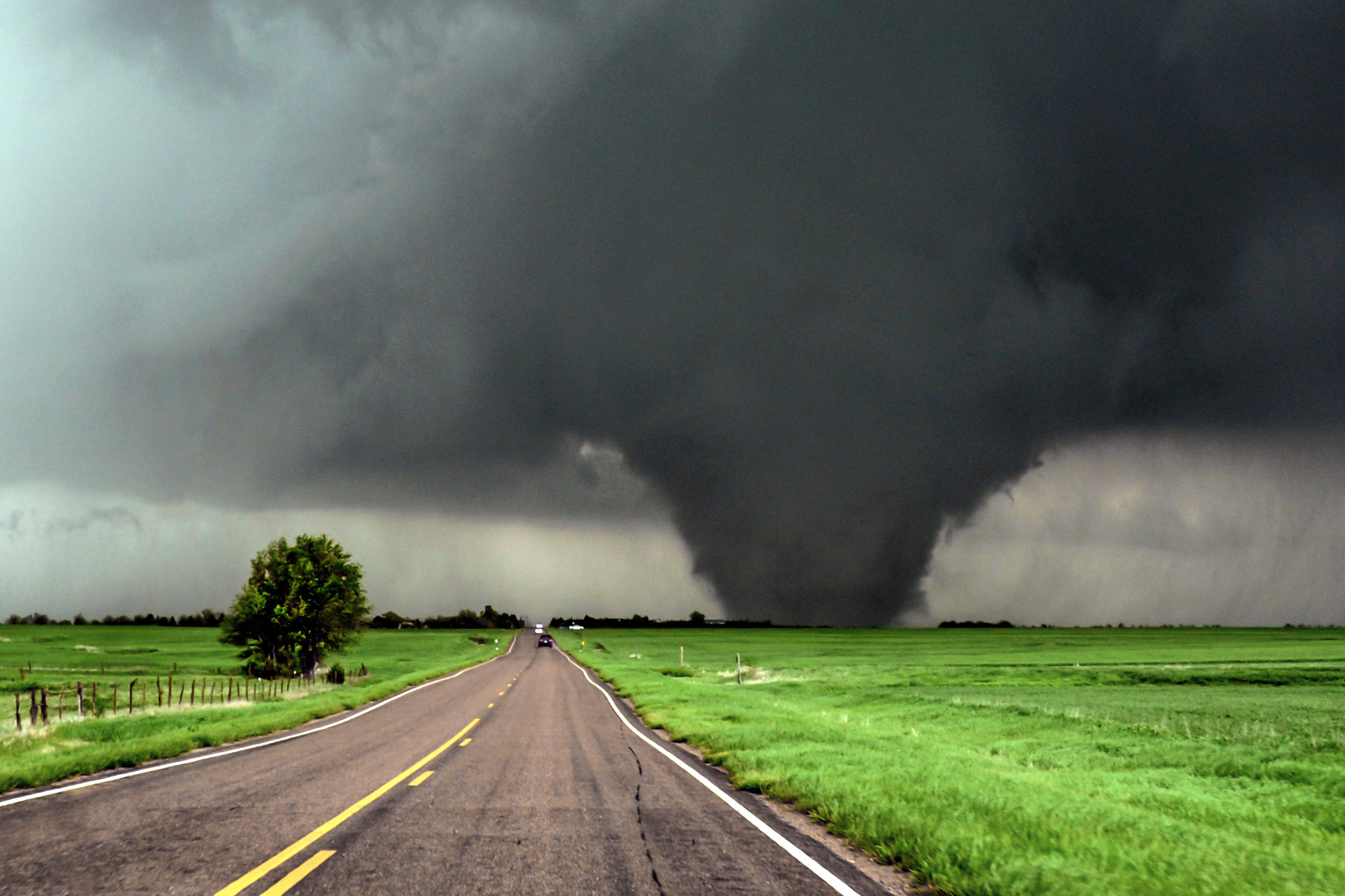 www.melaniemetzstormchasing.com